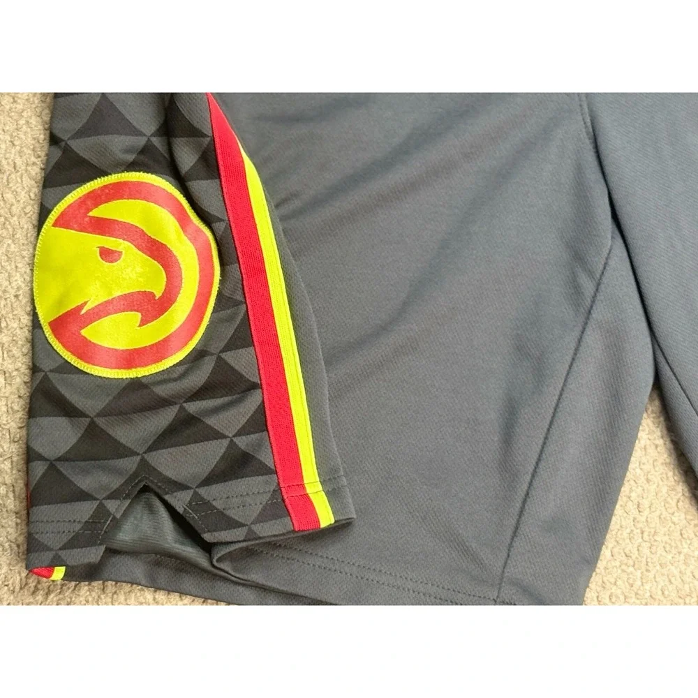 Adidas NBA Atlanta Hawks Multicolored Basketball Shorts Size Large‎